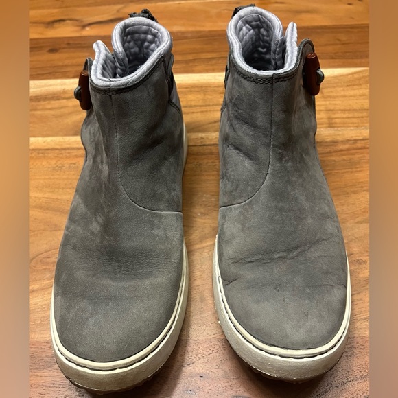 L.L. Bean Mountainside Toggle Boots - Picture 4 of 12